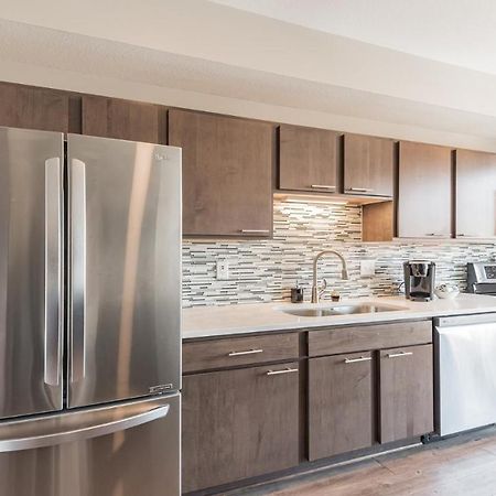 Frontdesk Confluence On 3Rd Apt Downtown Riverwalk Trails Des Moines Exterior foto