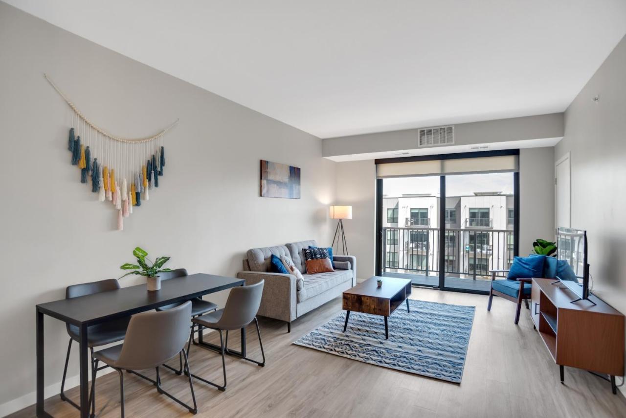 Frontdesk Confluence On 3Rd Apt Downtown Riverwalk Trails Des Moines Zimmer foto