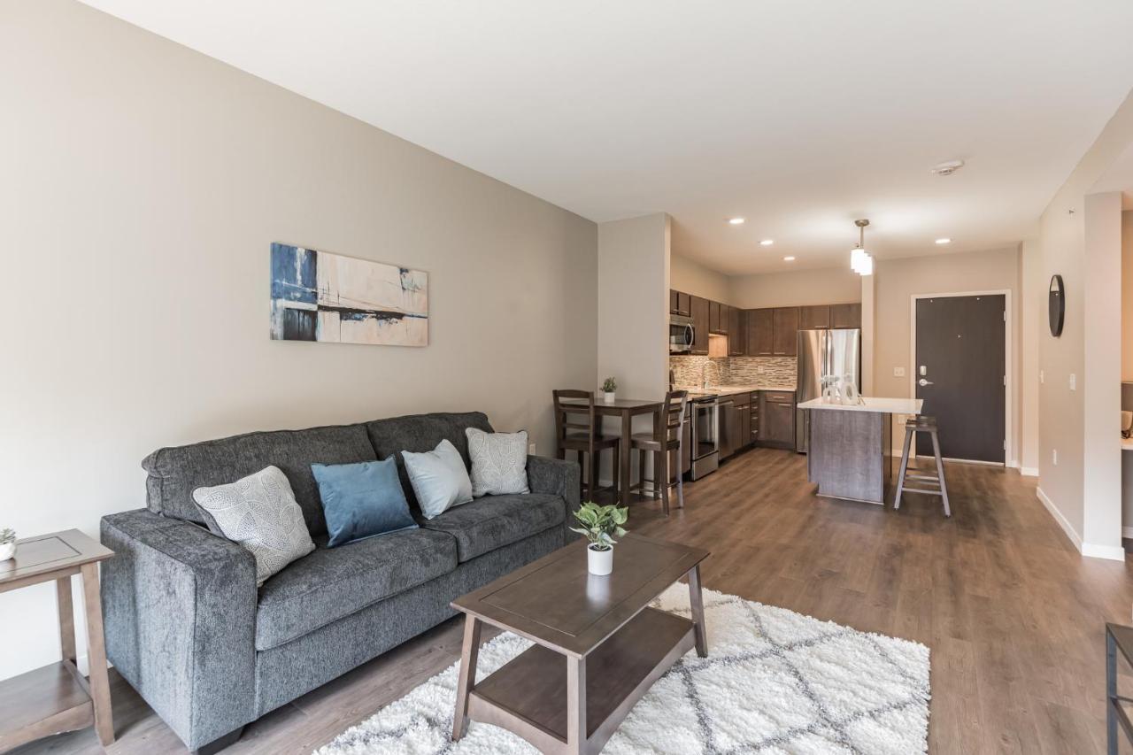 Frontdesk Confluence On 3Rd Apt Downtown Riverwalk Trails Des Moines Zimmer foto