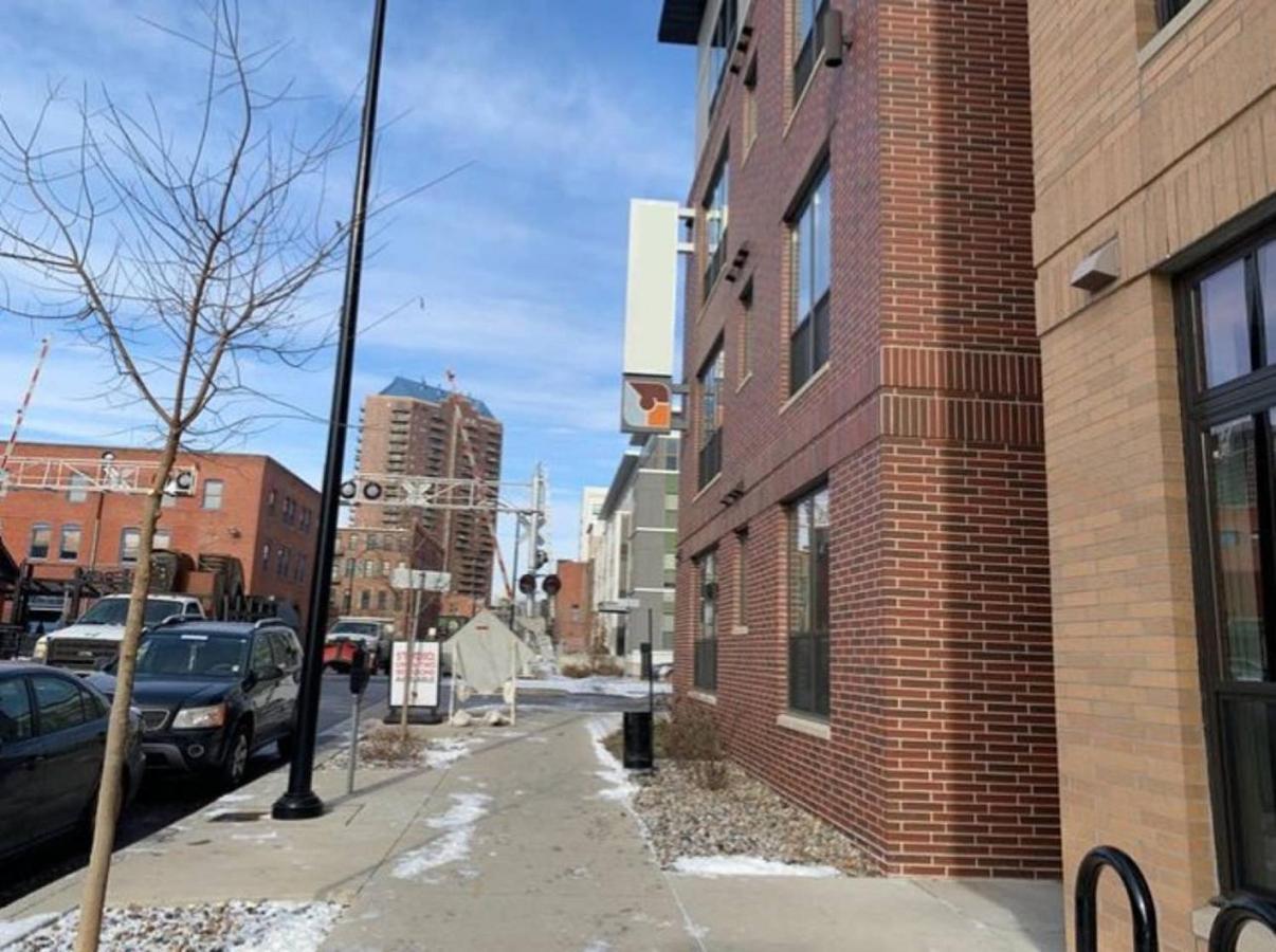 Frontdesk Confluence On 3Rd Apt Downtown Riverwalk Trails Des Moines Exterior foto
